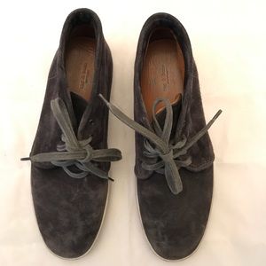 Rag&Bone women's gray suede chukka style boots.